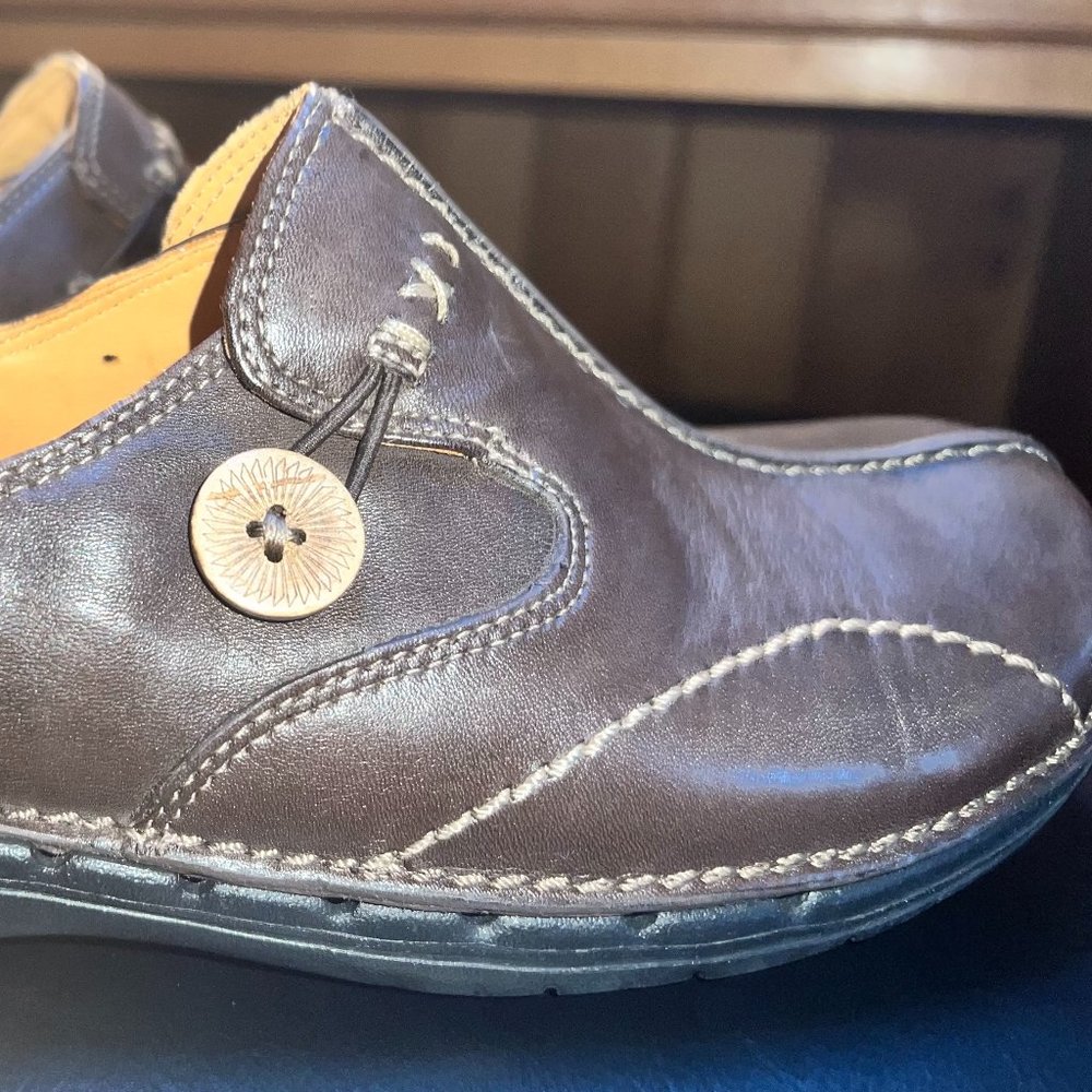 Clarks leather new clogs